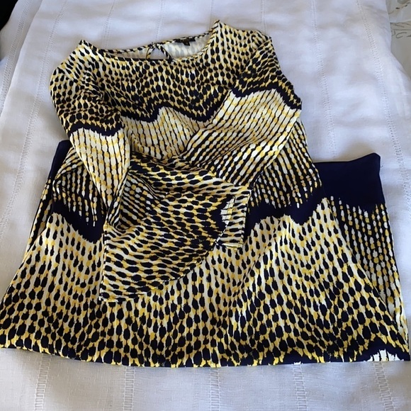 ILE New York yellow and navy shift dress with flared sleeves. - Picture 2 of 14